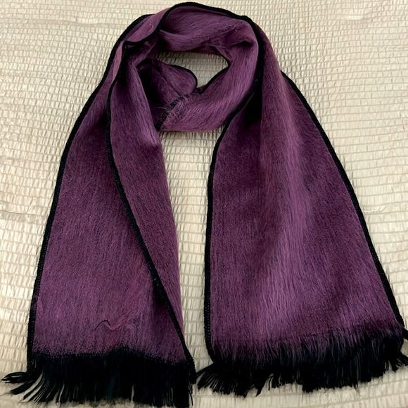 Beautiful alpaca scarf still purple with black trim from Ecuador so soft a… - Picture 3 of 8